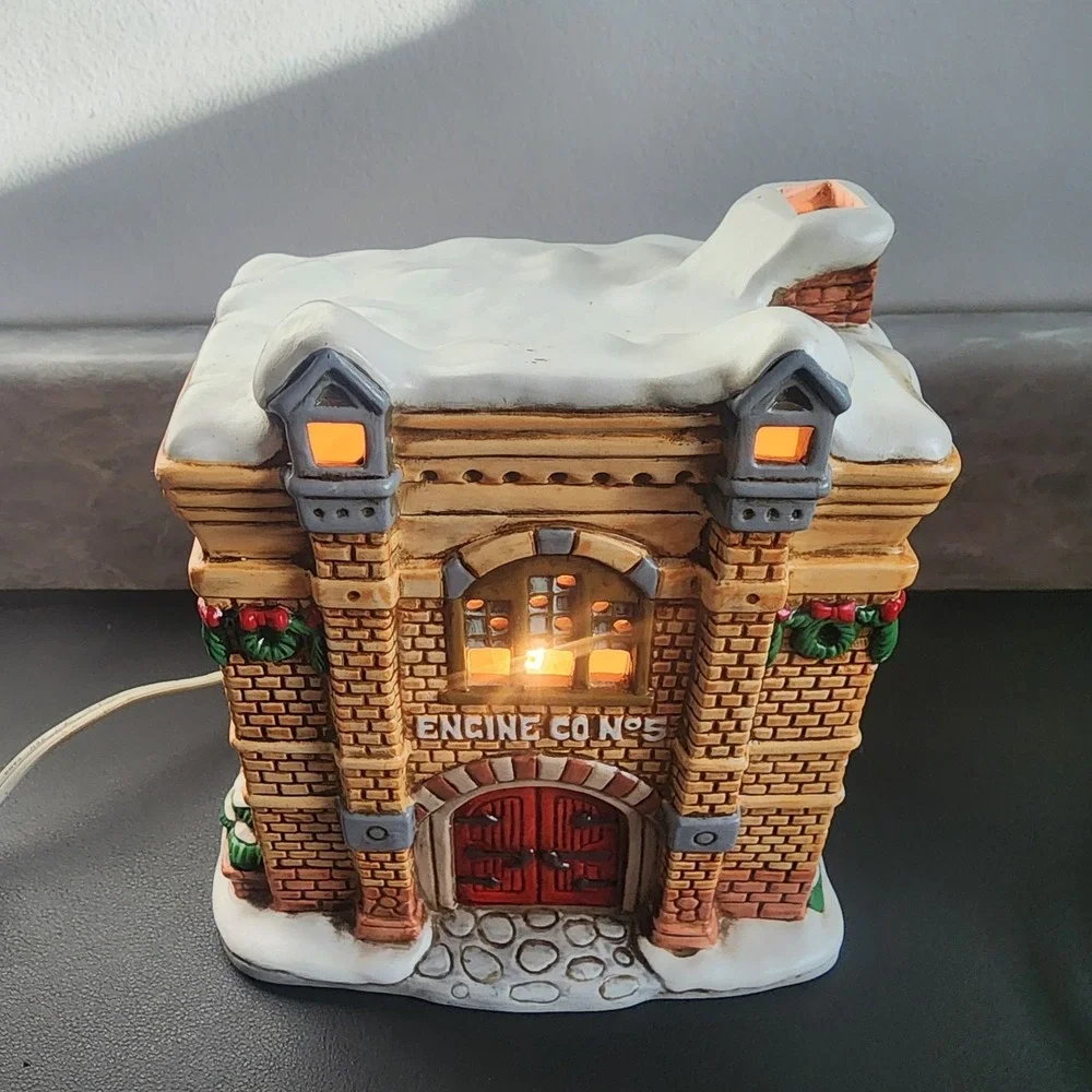 Vintage 1987 Lefton Colonial Village Christmas Engine Co No 5 w/ Light Tested